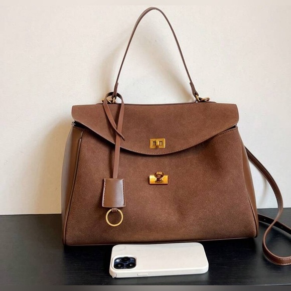 Luxe Chic Brown Tote Bag with Gold Accents ✨✨🔥🔥🔥 New - Picture 5 of 6